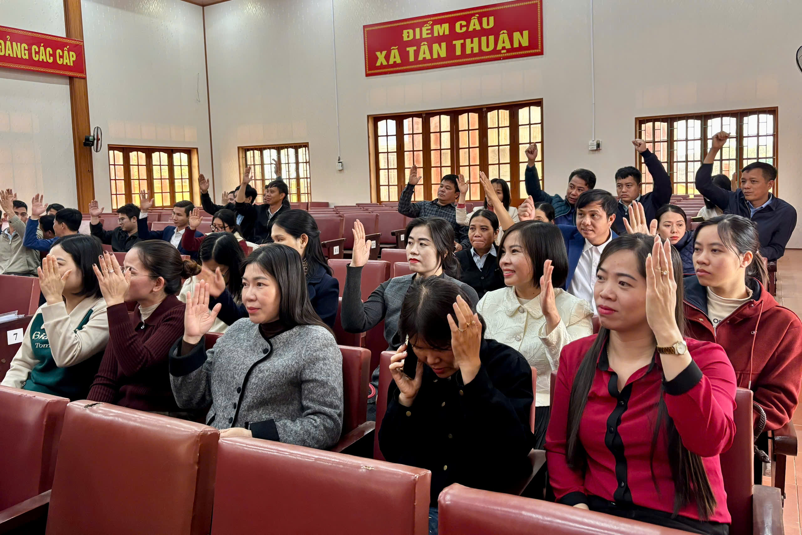 Hội nghị liên tịch lấy ý kiến cử tri nơi công tác đối với người được dự kiến giới thiệu ứng cử đại biểu HĐND xã Tân Thuận, nhiệm kỳ 2026-2031