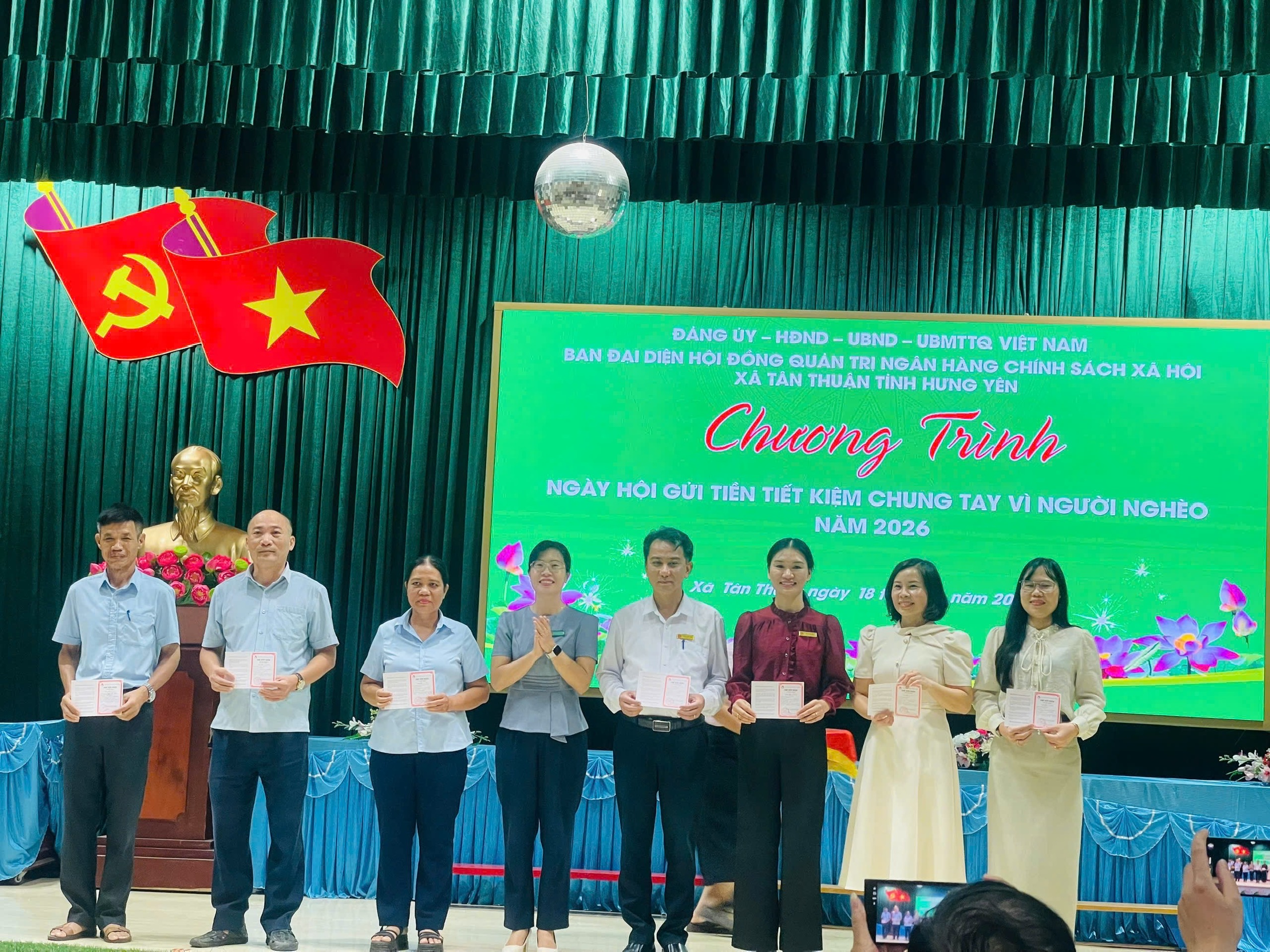 Xã Tân Thuận tổ chức ngày hội gửi tiền tiết kiệm chung tay vì người nghèo