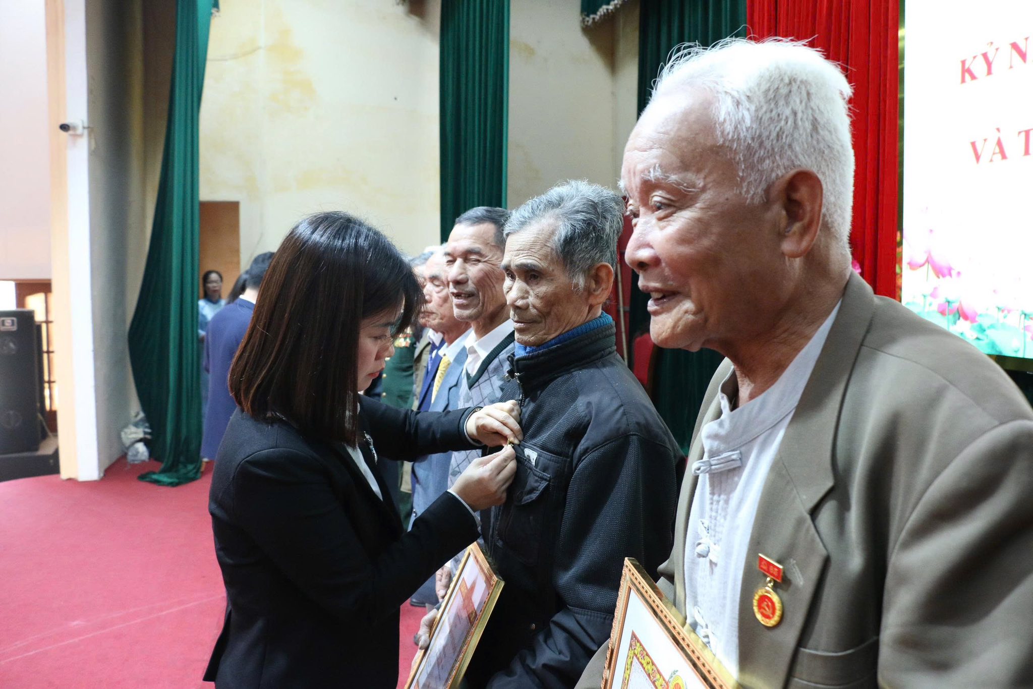 Xã Tân Thuận kỷ niệm 96 năm ngày thành lập Đảng cộng sản Việt Nam, trao tặng Huy hiệu Đảng đợt 3/2 và tổng kết các nhiệm vụ chính trị năm 2025