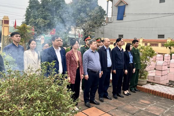 Tân Thuận dâng hương tưởng niệm các anh hùng liệt sĩ nhân dịp Tết Nguyên đán Bính Ngọ
