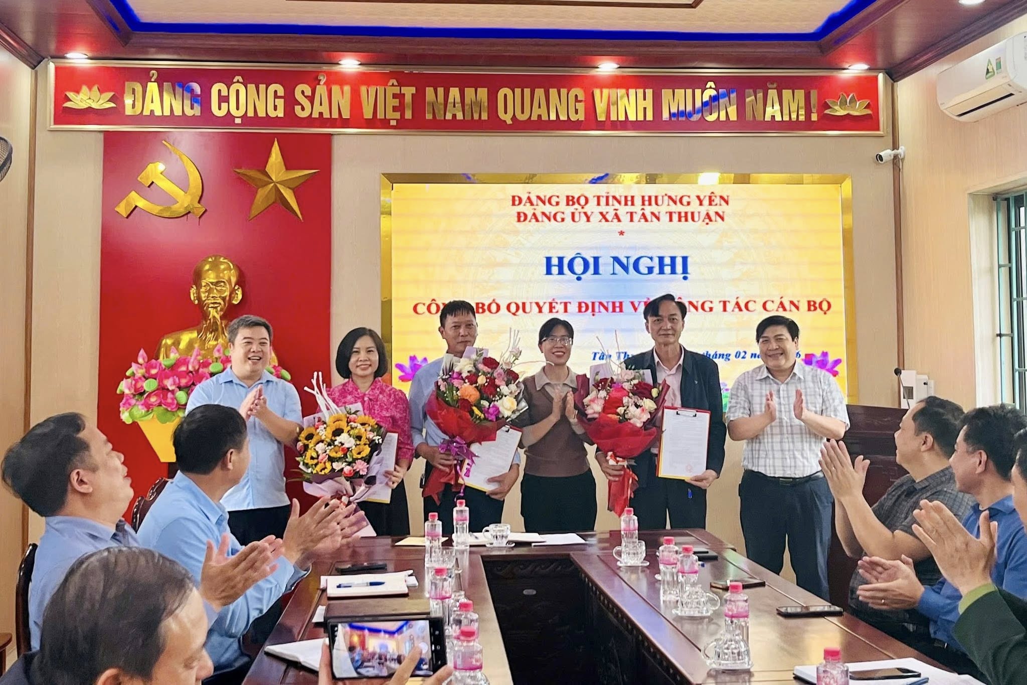 Xã Tân Thuận công bố quyết định điều động, bổ nhiệm cán bộ lãnh đạo quản lý