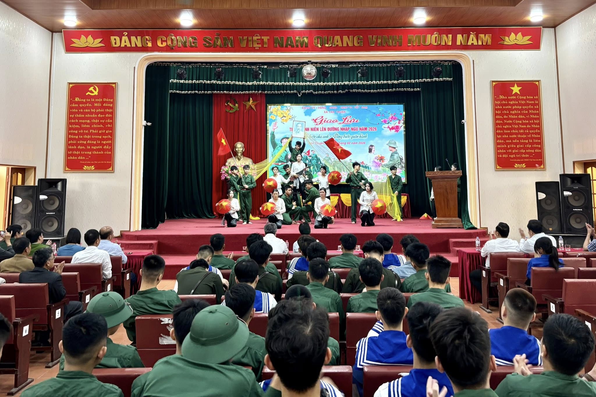 Xã Tân Thuận gặp mặt, giao lưu tiễn thanh niên lên đường nhập ngũ