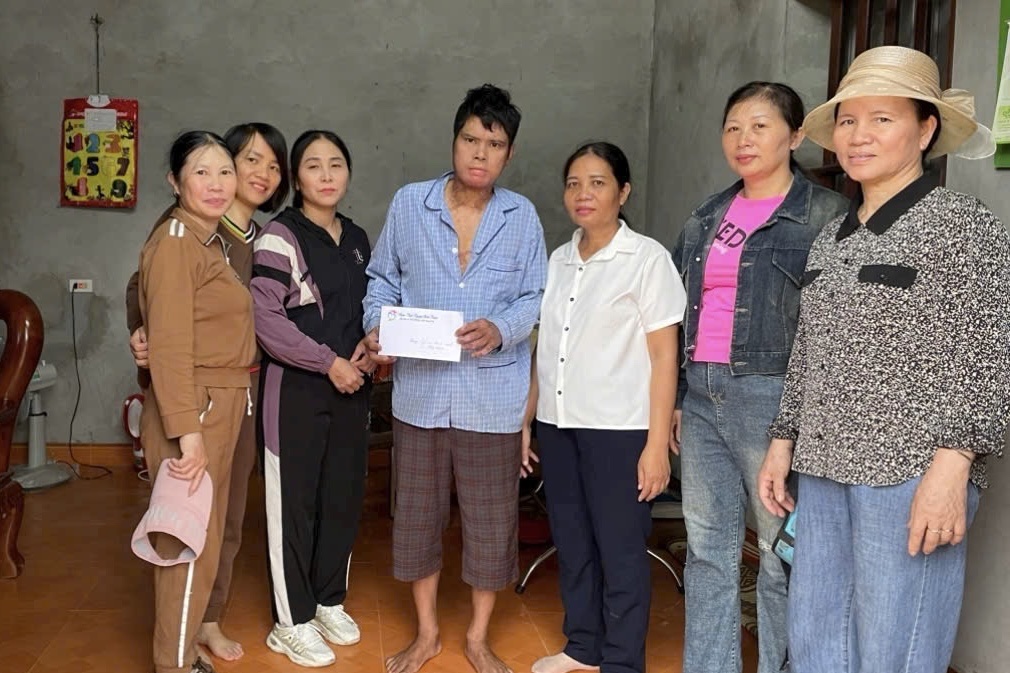 Hội Liên hiệp Phụ nữ xã Tân Thuận tiêu biểu trong học và làm theo lời Bác