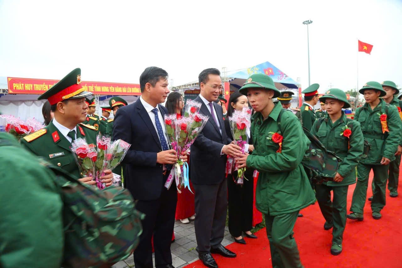 48 thanh niên ưu tú của xã Tân Thuận lên đường nhập ngũ