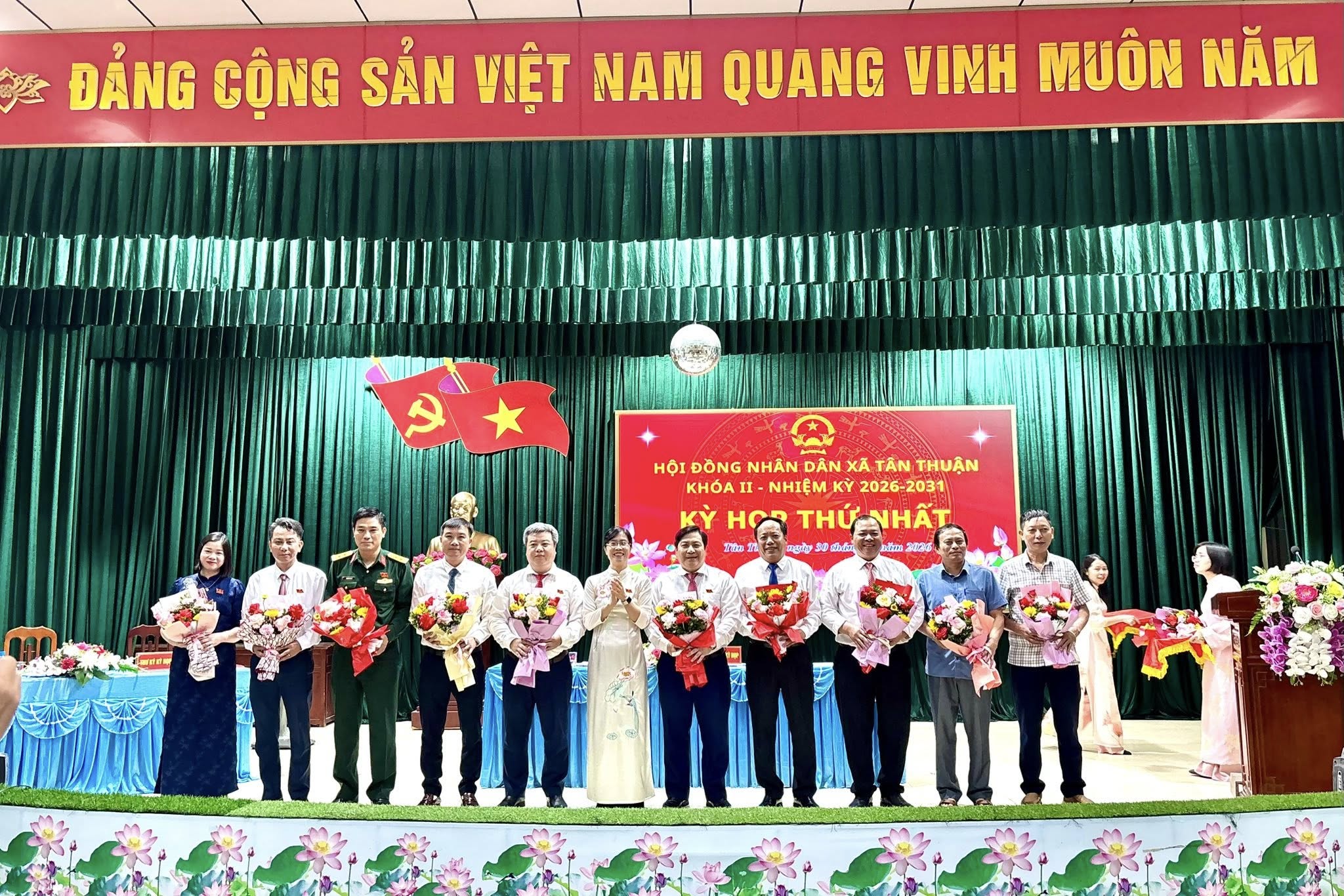 Hội đồng nhân dân xã Tân Thuận khoá II tổ chức kỳ họp thứ nhất kiện toàn các chức danh chủ chốt