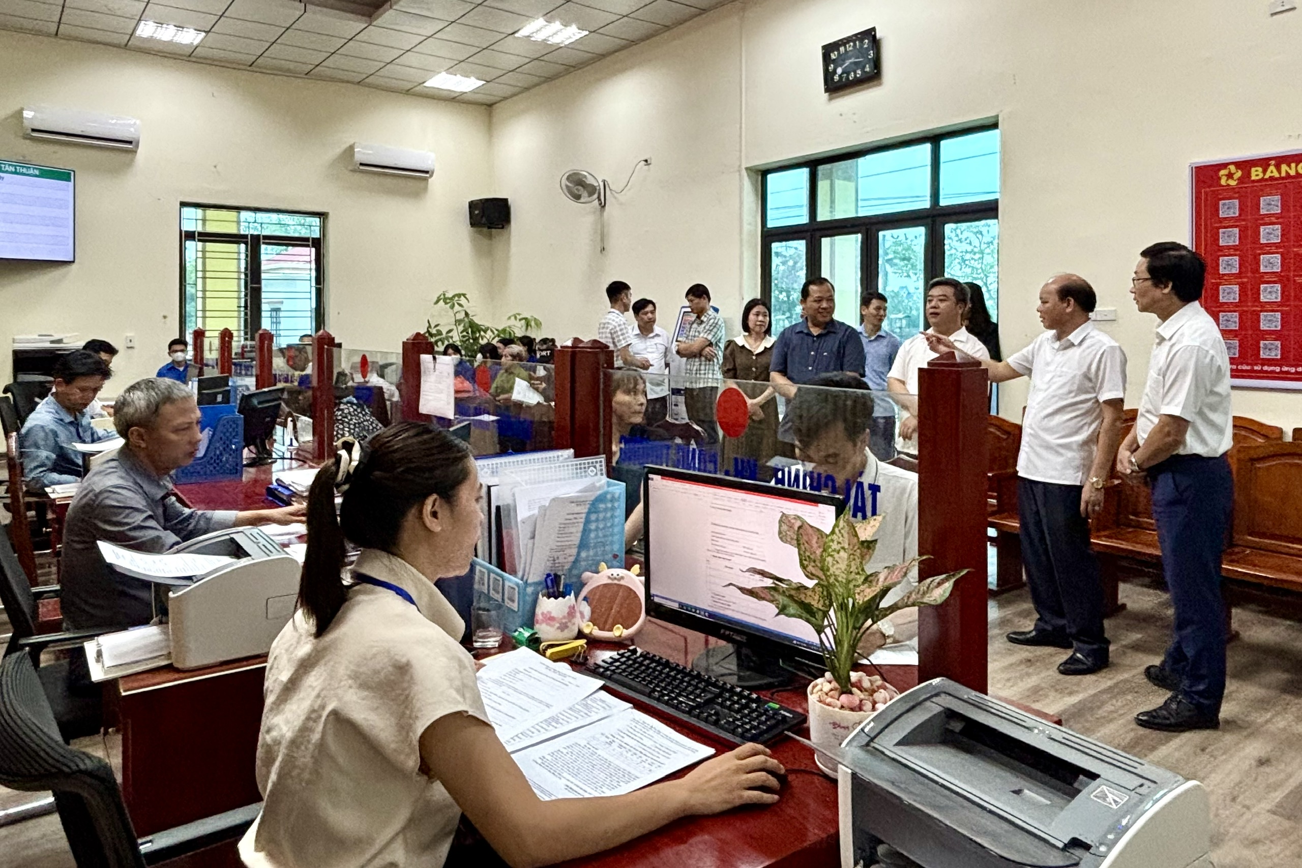 Đồng chí Phó Chủ tịch HĐND tỉnh kiểm tra việc chuẩn bị, tổ chức đại hội Đảng nhiệm kỳ 2025-2030 và triển khai vận hành chính quyền 2 cấp tại xã Tân Thuận và xã Vũ Thư