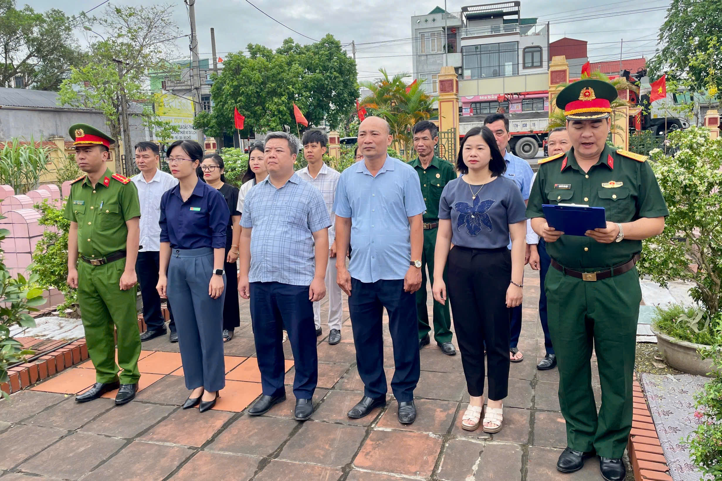 Xã Tân Thuận dâng hương tưởng niệm các anh hùng liệt sĩ