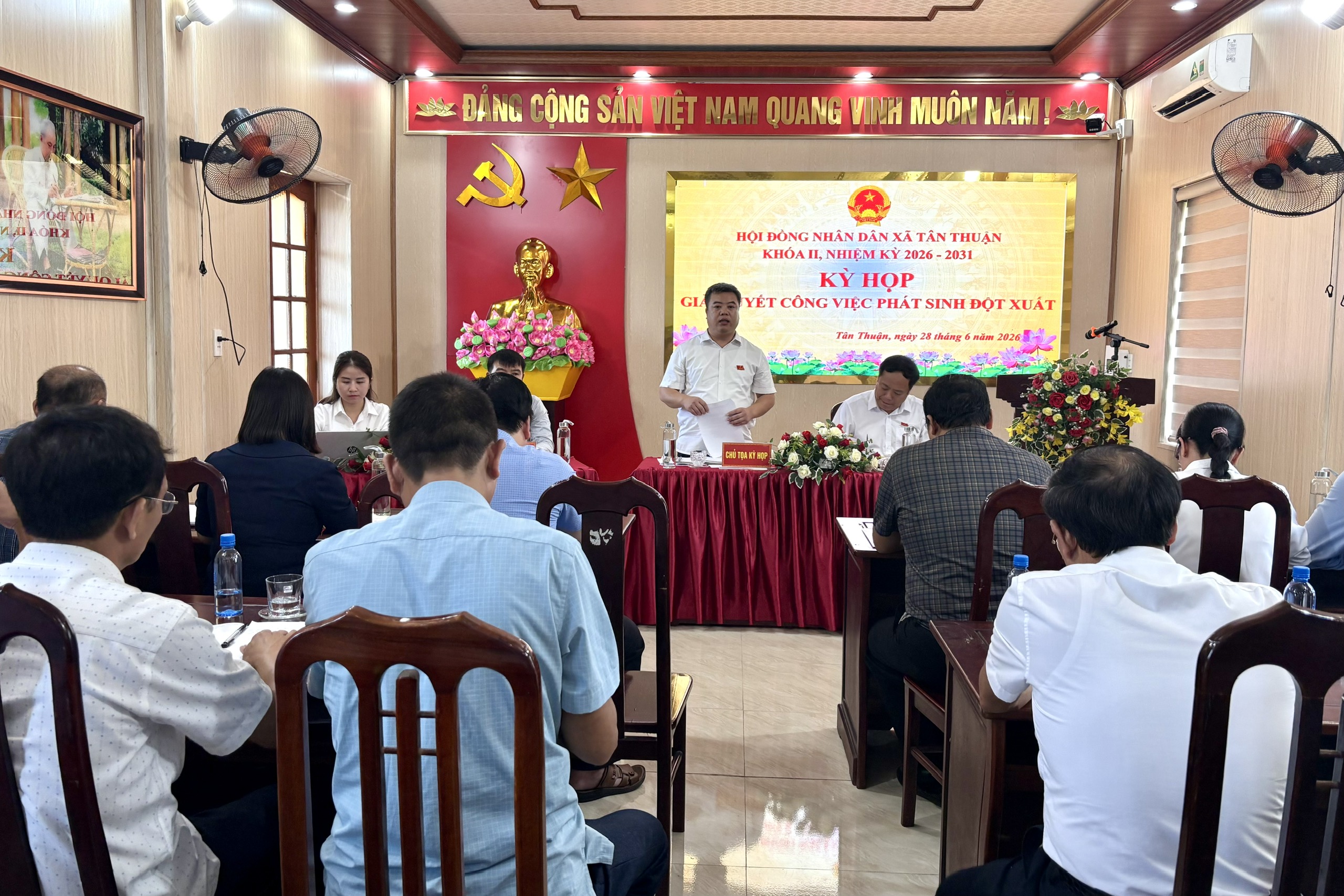   Hội đồng nhân dân xã Tân Thuận khóa II tổ chức kỳ họp giải quyết công việc phát sinh đột xuất