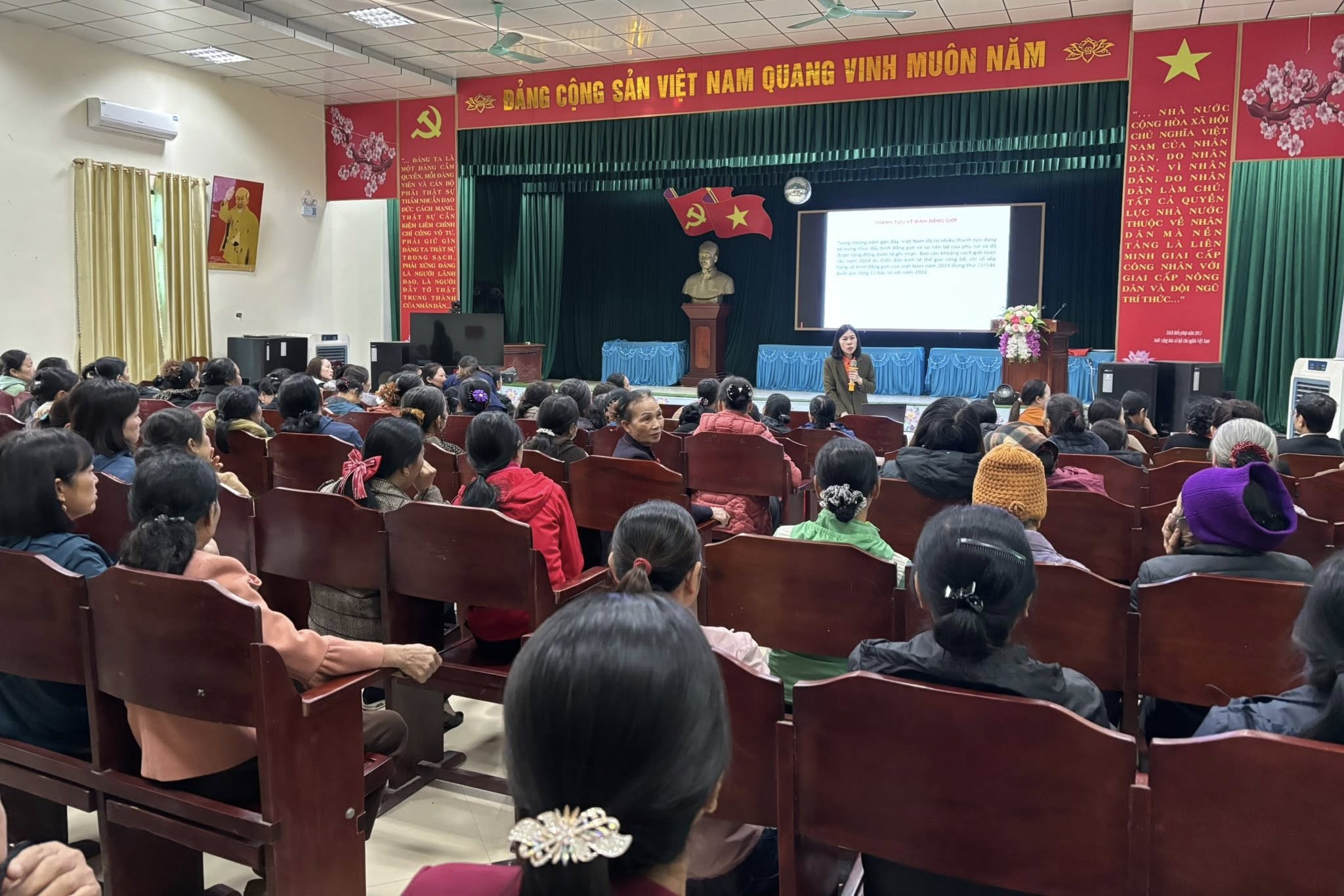 Truyền thông về bình đẳng giới và phòng chống HIV/AIDS cho 135 hội viên phụ nữ