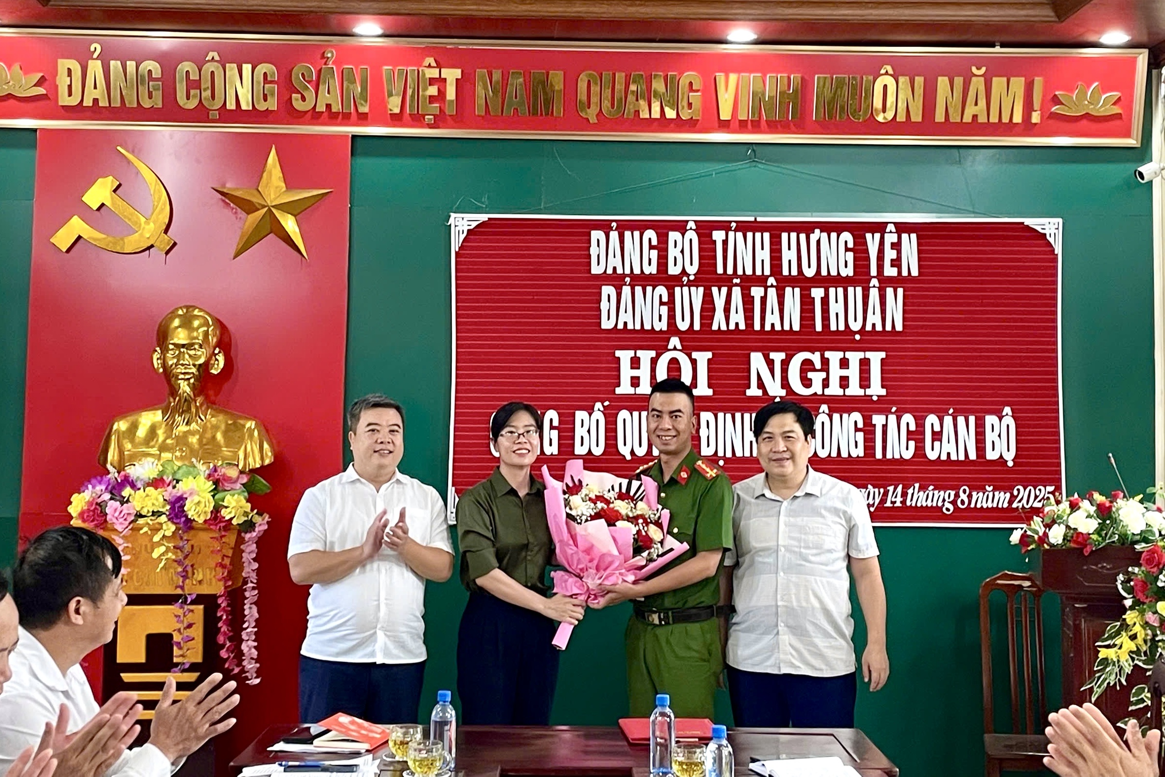 Tân Thuận công bố quyết định về công tác cán bộ