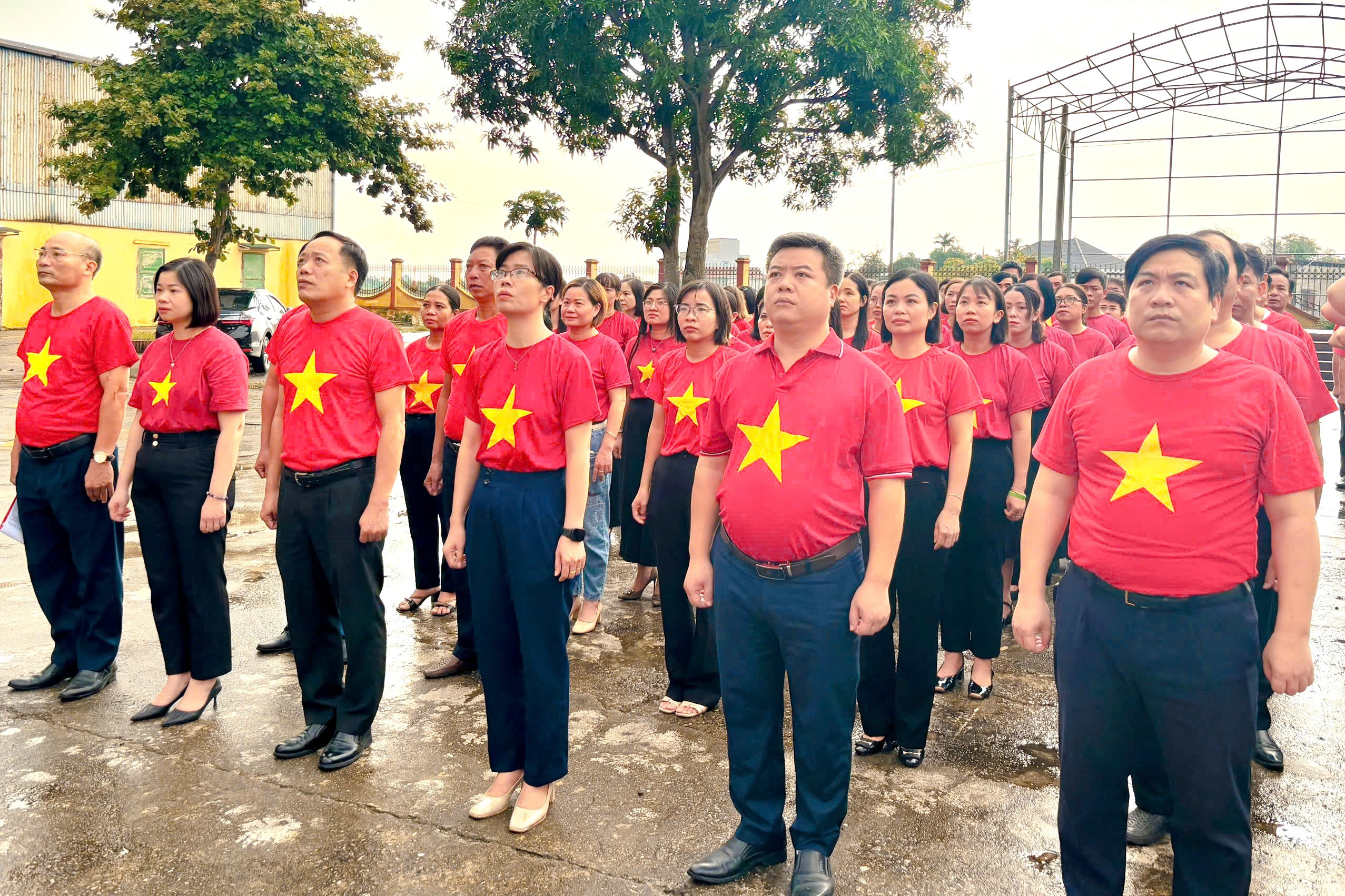 Tân Thuận tổ chức lễ chào cờ "Tôi yêu Tổ quốc, quê hương tôi"