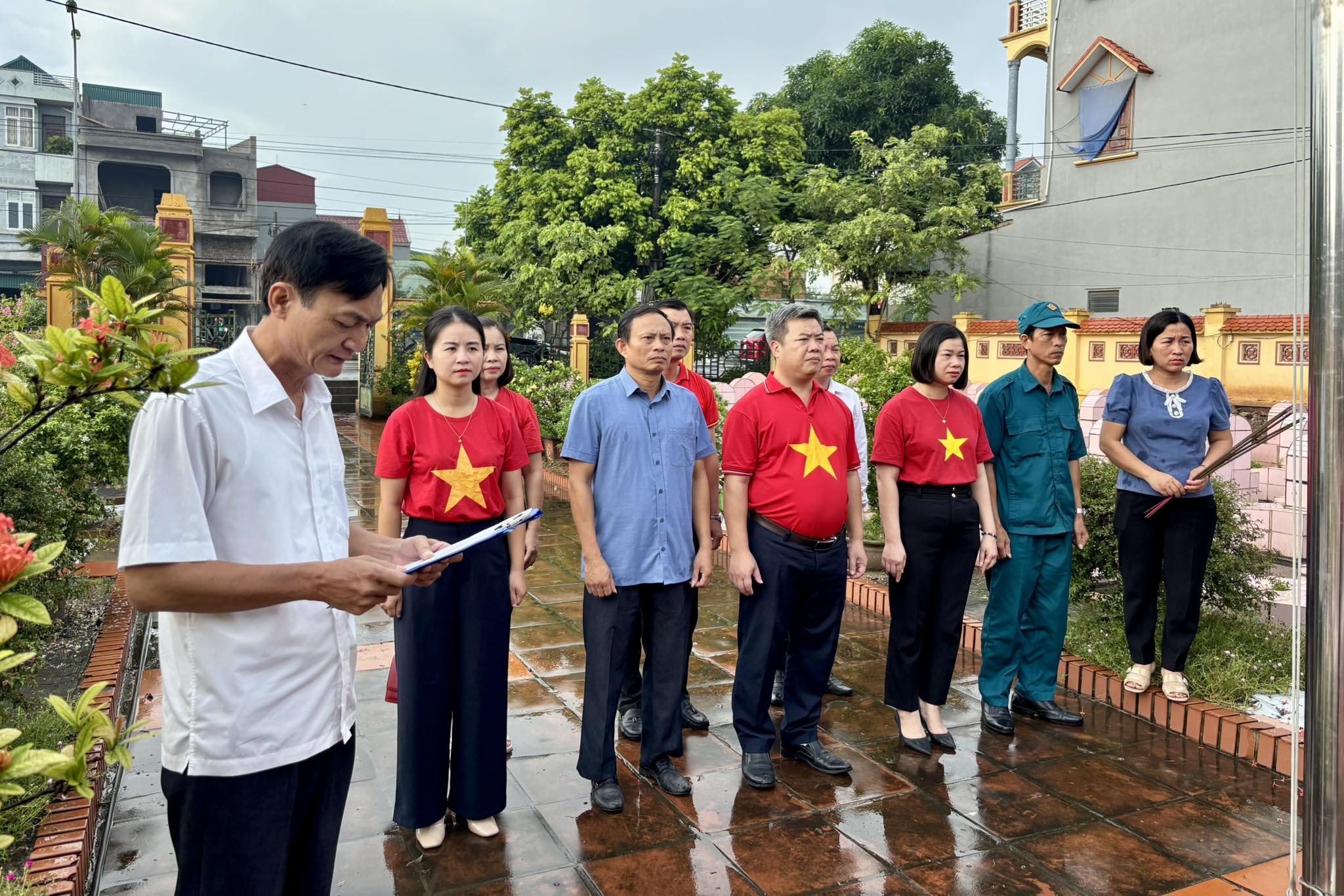 Dâng hương kỷ niệm 80 năm Cách mạng tháng Tám và Quốc khánh 02/9