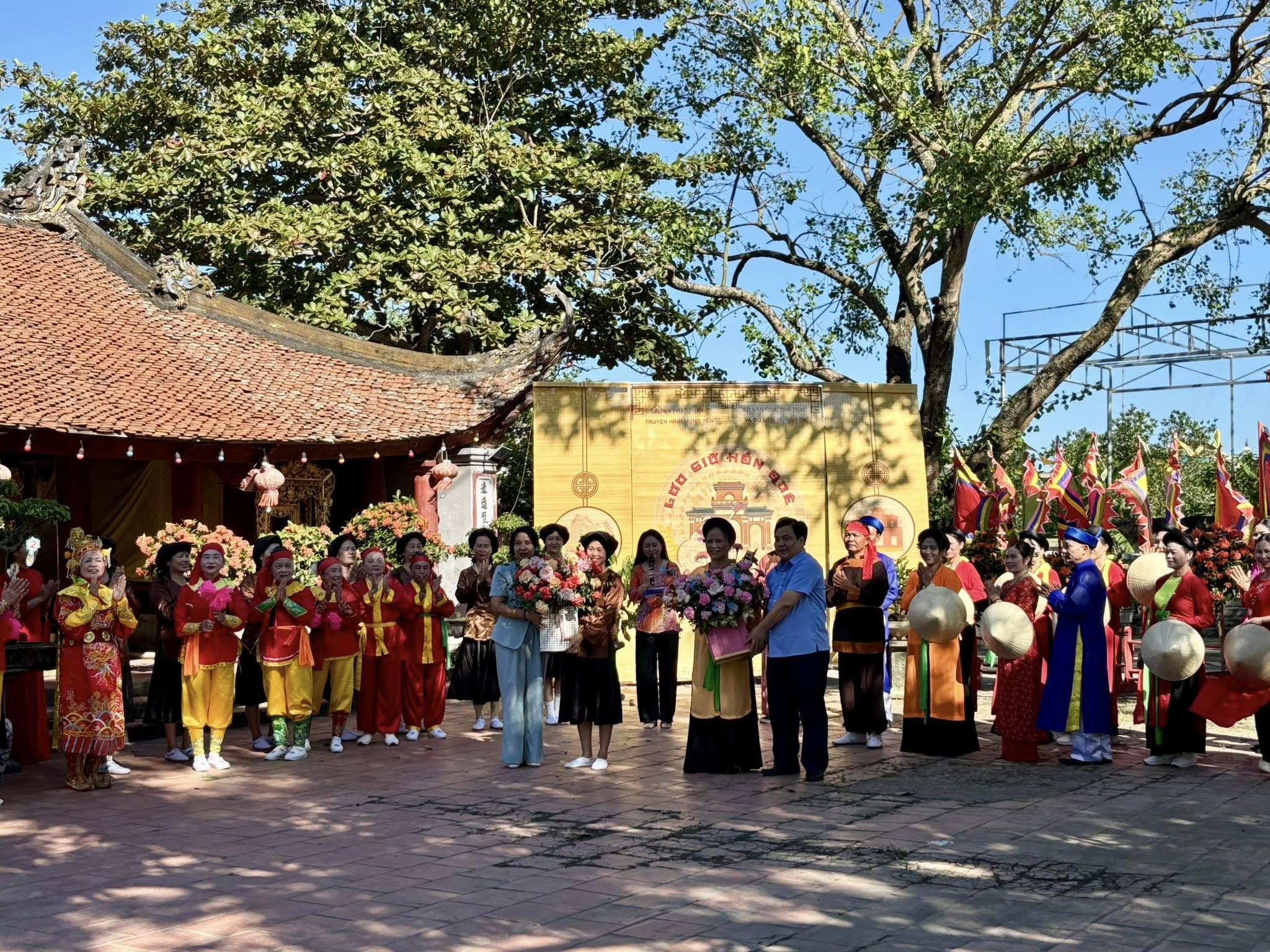 Hoàn thành ghi hình chương trình truyền hình "Lưu giữ hồn quê" tại xã Tân Thuận