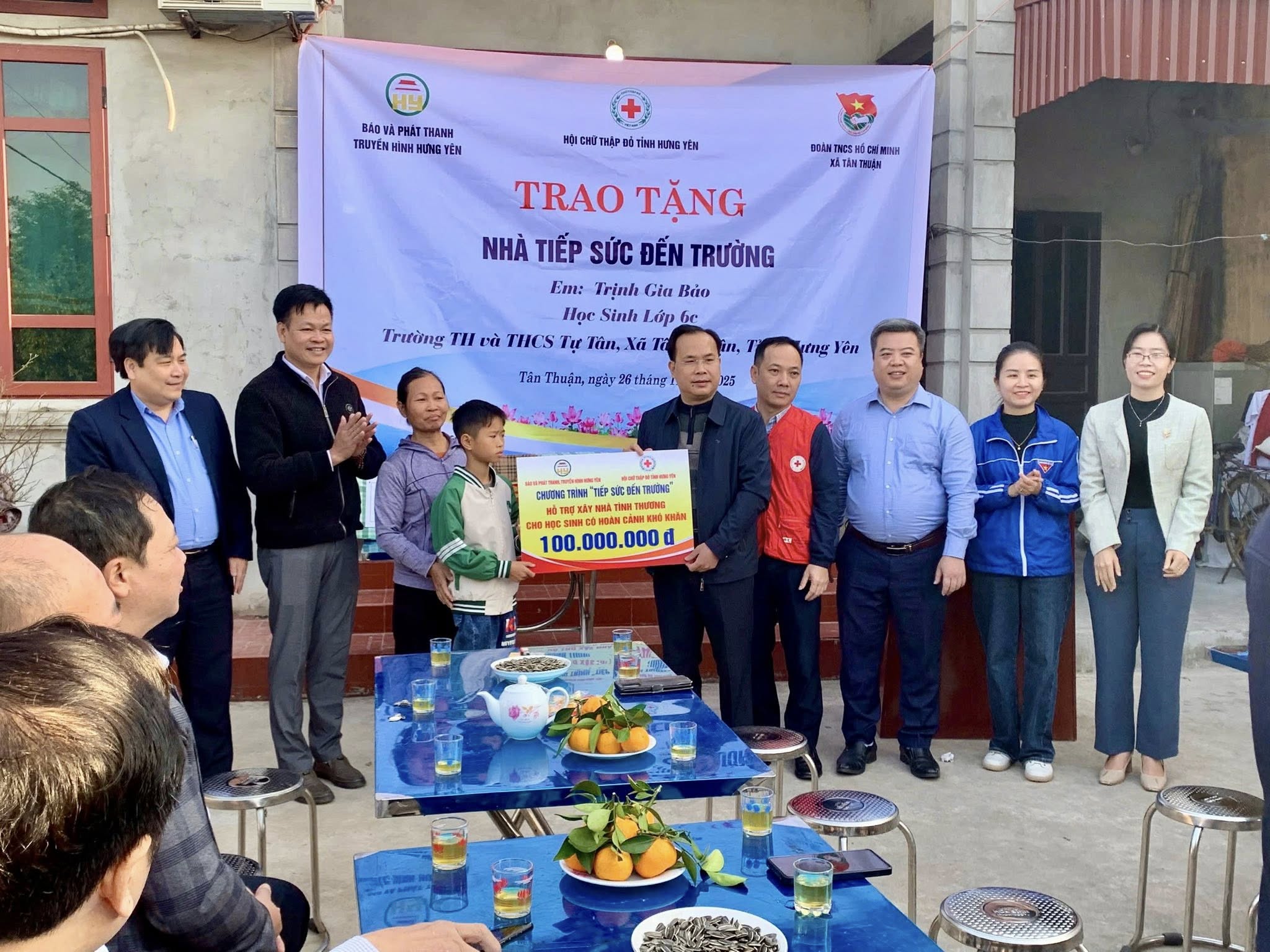 Trao tặng nhà “Tiếp sức đến trường” cho em Trịnh Gia Bảo học sinh trường TH&THCSt Tự Tân