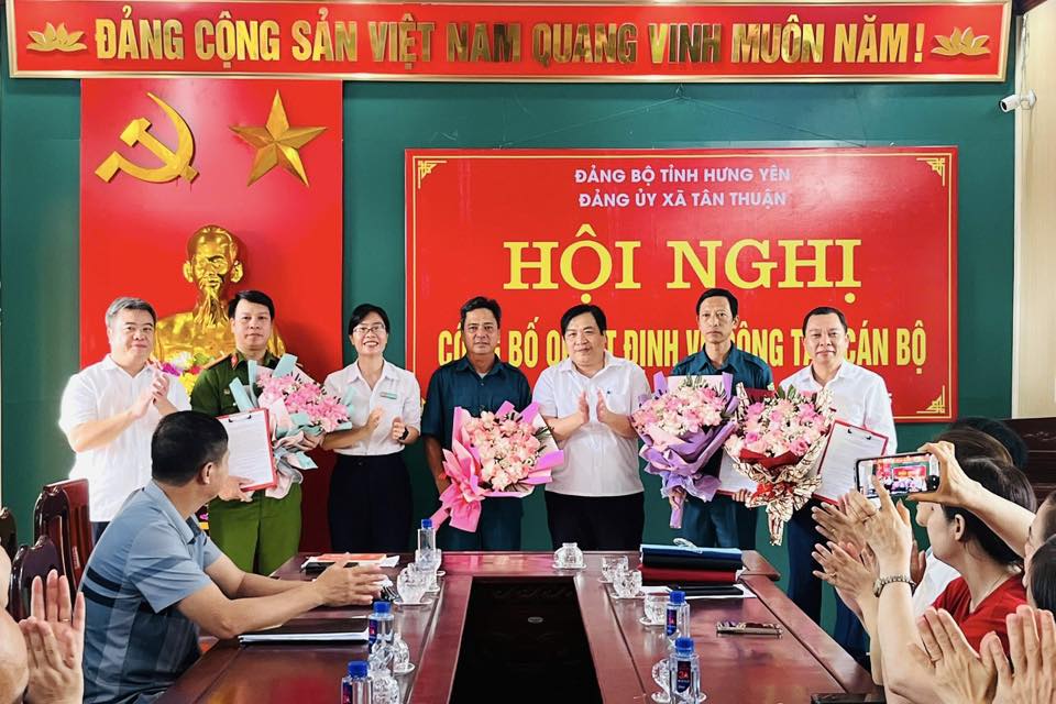Hội nghị công bố các quyết định về công tác cán bộ