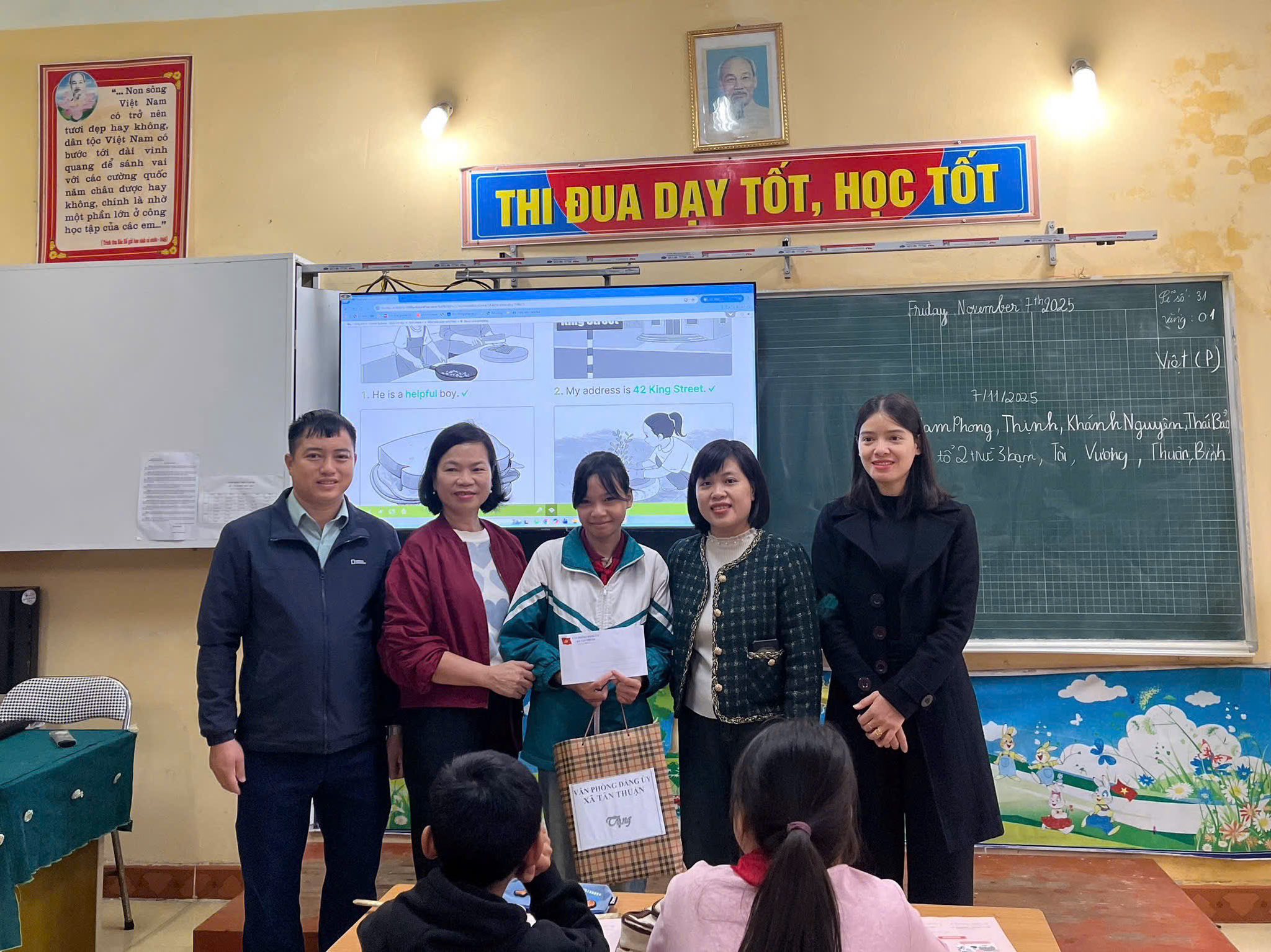 Văn phòng Đảng ủy xã Tân Thuận với phong trào học tập và làm theo lời Bác