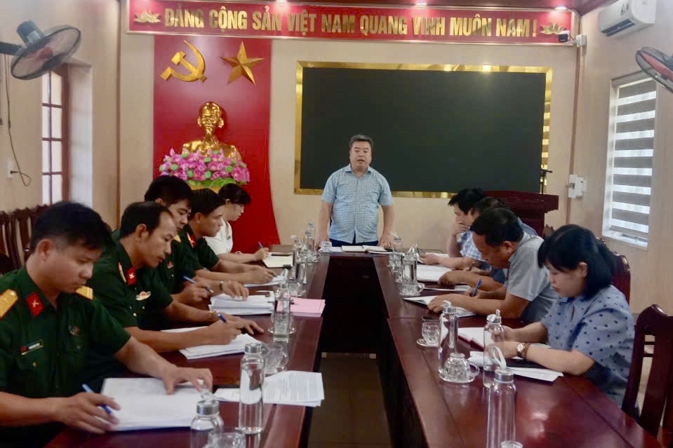   Thường trực Đảng ủy xã Tân Thuận làm việc với Công an xã, Ban Chỉ huy quân sự xã
