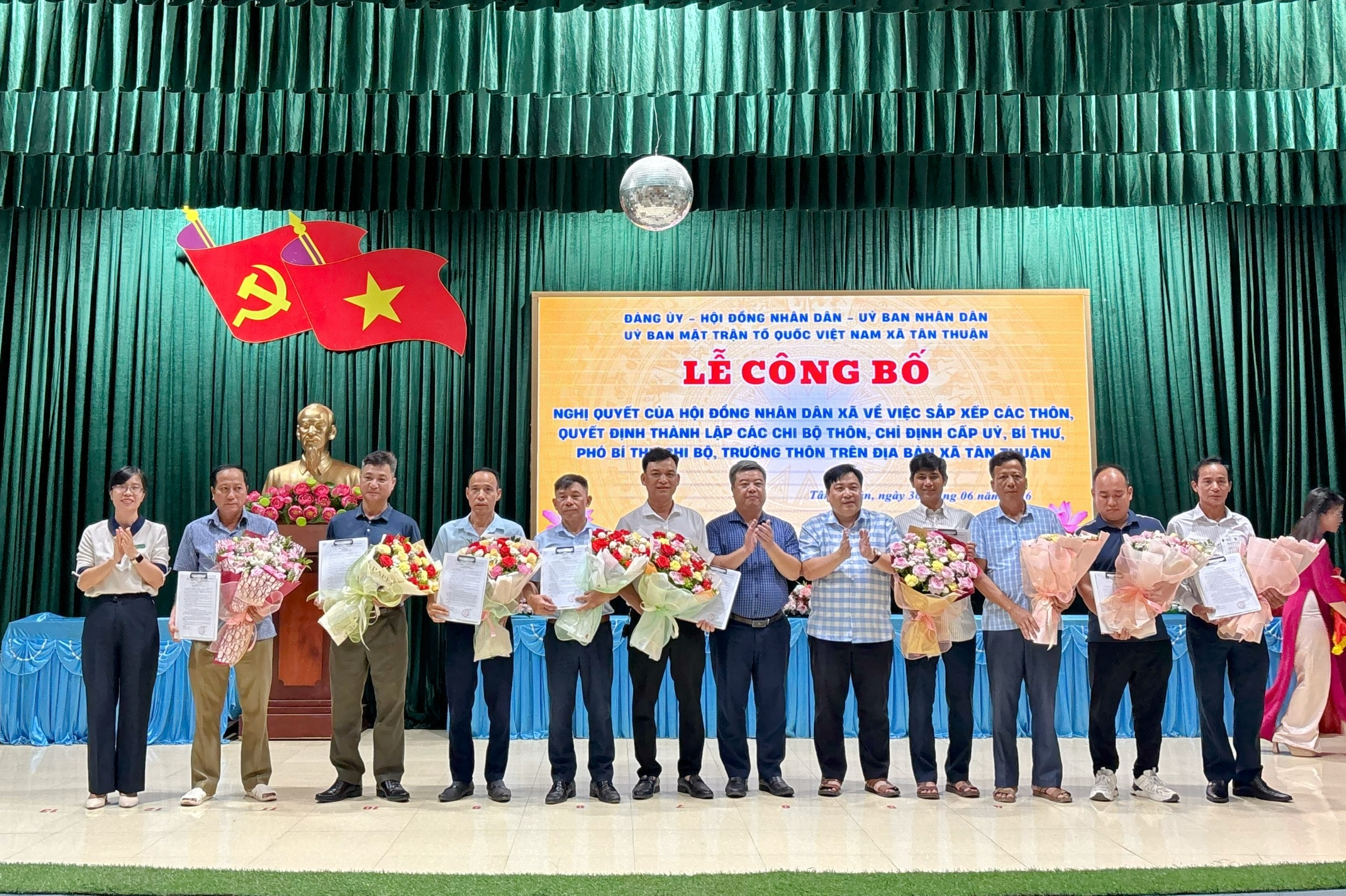   Xã Tân Thuận bố nghị quyết về sắp xếp thôn và các quyết định kiện toàn tổ chức ở thôn