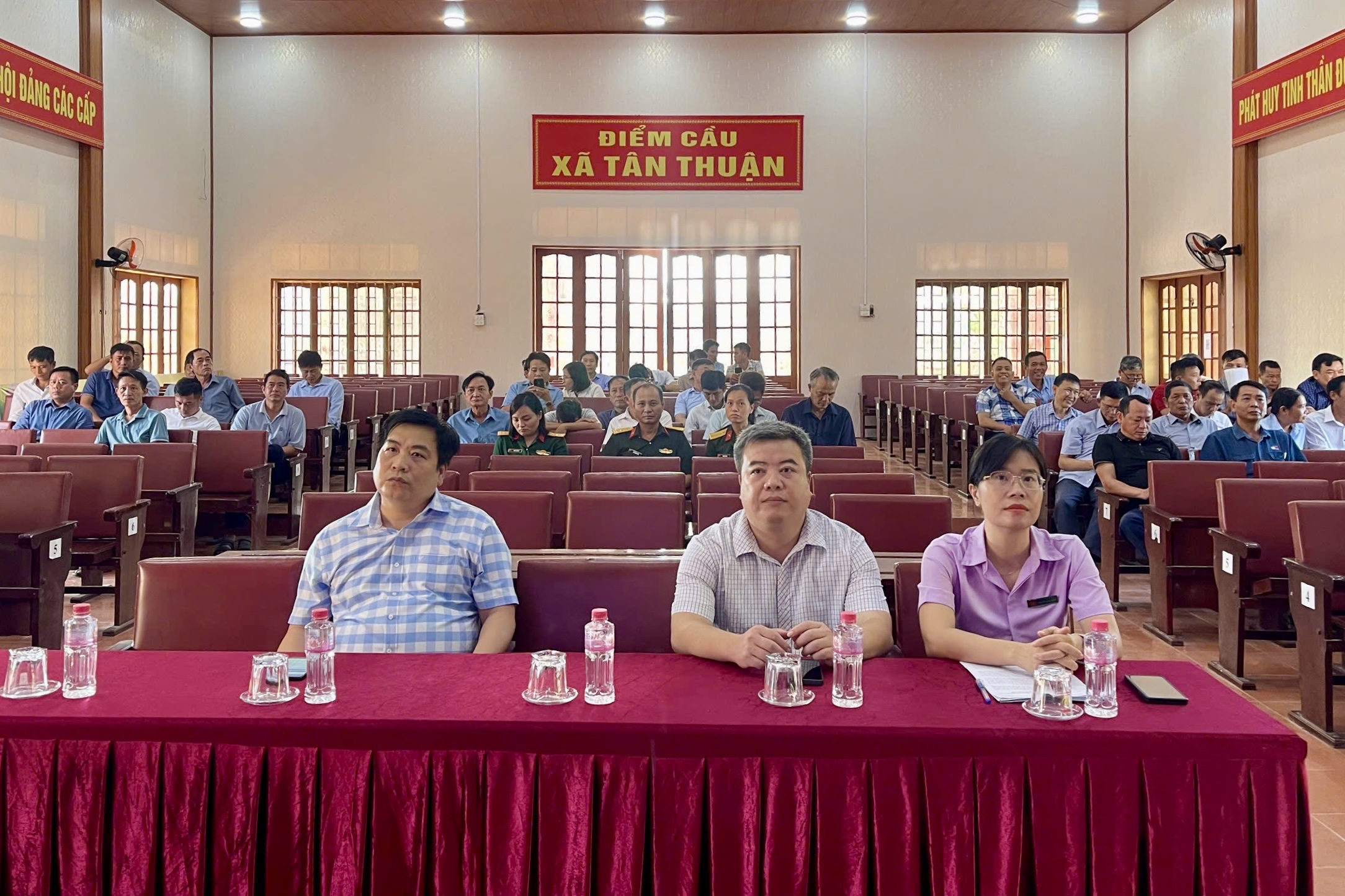 Xã Tân Thuận tham dự Hội nghị toàn quốc nghiên cứu, học tập, quán triệt và triển khai thực hiện Nghị quyết Hội nghị lần thứ tư Ban Chấp hành Trung ương Đảng khóa XIV